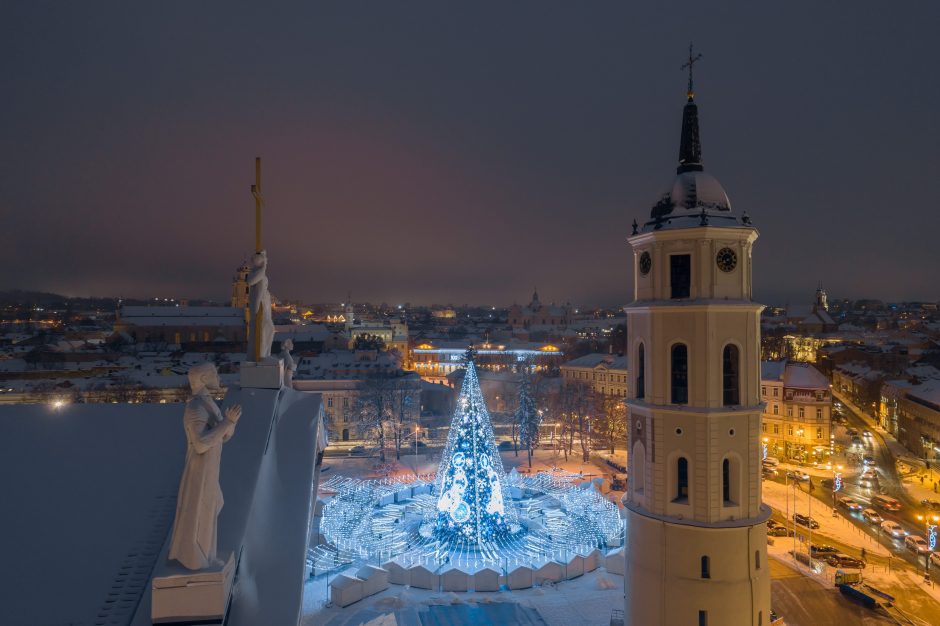 Vilniaus eglė vėl karaliavo gražiausių pasaulyje kalėdinių puošmenų topuose