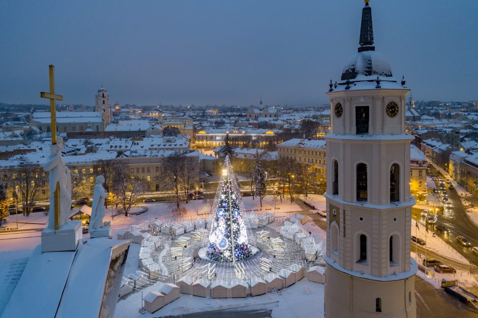 Vilniaus eglė vėl karaliavo gražiausių pasaulyje kalėdinių puošmenų topuose