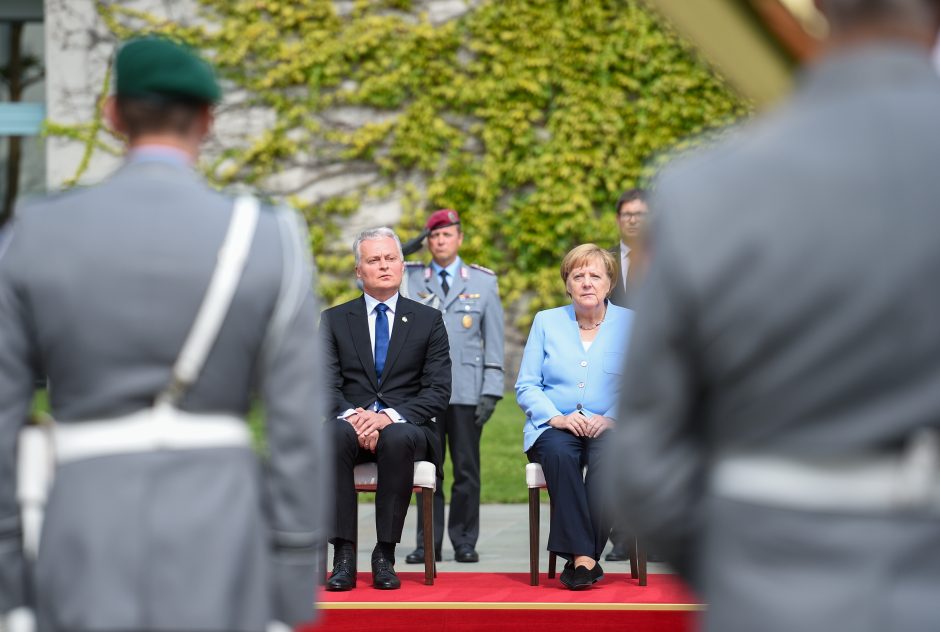 G. Nausėda prabilo vokiškai ir pakvietė A. Merkel į Kuršių neriją