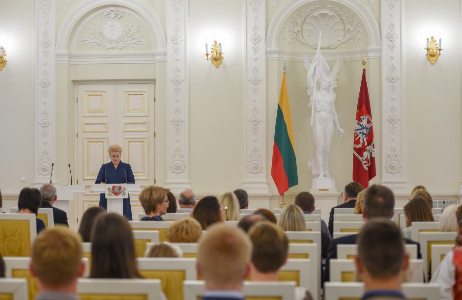 D. Grybauskaitė: Konstitucijos žinių reikia visiems