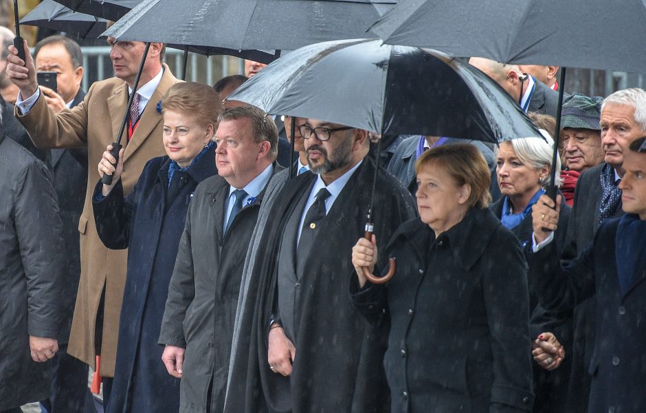 Per pietus Paryžiuje šalia JAV prezidento sėdėjo V. Putinas