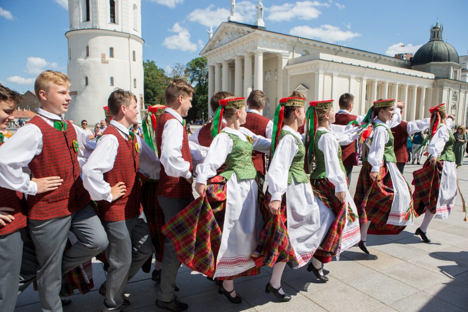 Dainų šventės Šokių diena: saulės ratą suks 8 tūkst. šokėjų