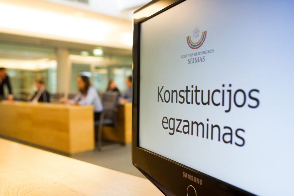 Konstitucijos egzamine šiemet dalyvaus ir neregiai