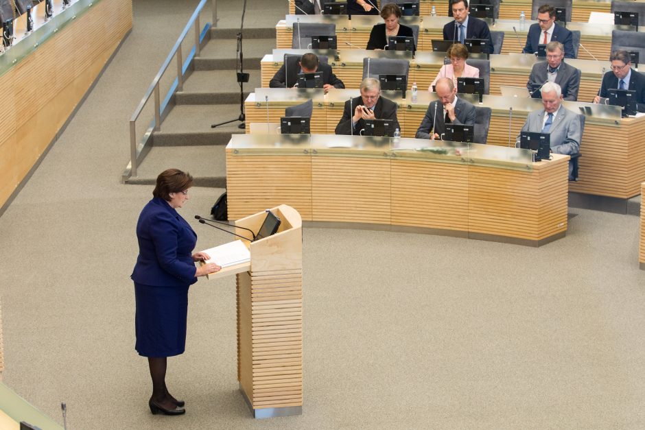 Seimas nusprendė dar metus taupyti