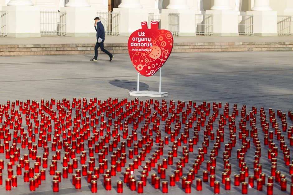 Katedros aikštėje sužibo žvakutės už donorus