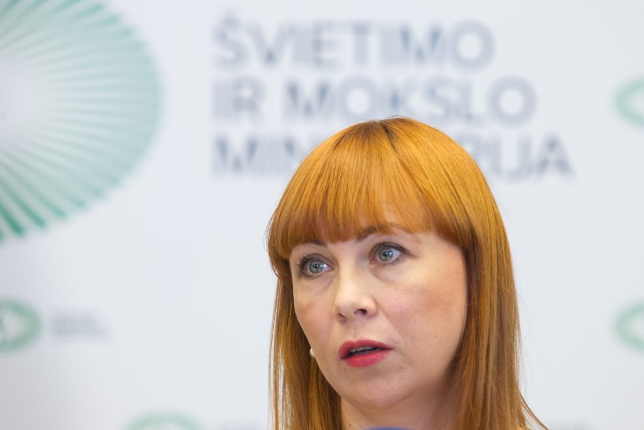 Ministrė ragina Švietimo aprūpinimo centro vadovą atsakyti į klausimus