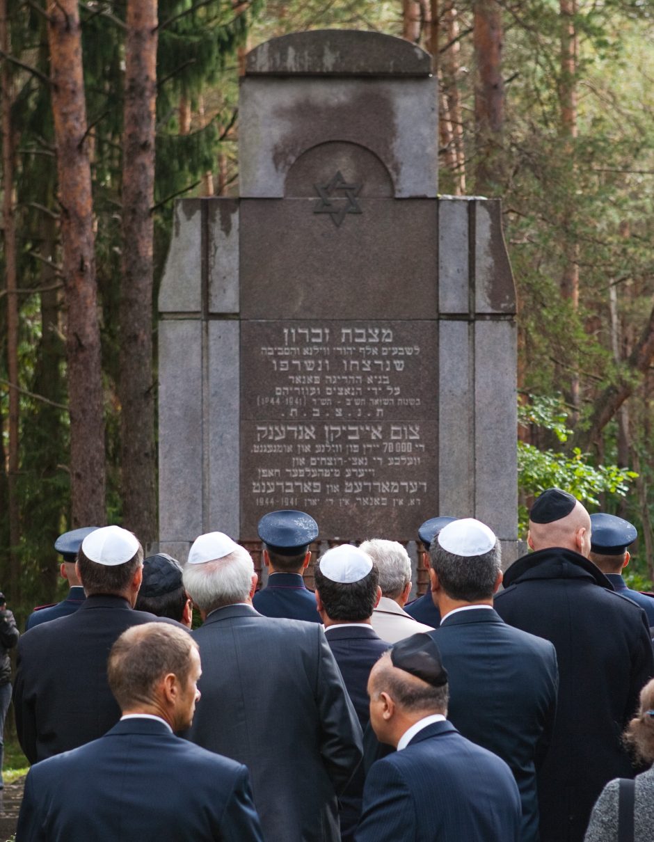 Jurbarke nuverstas Holokausto aukų paminklas