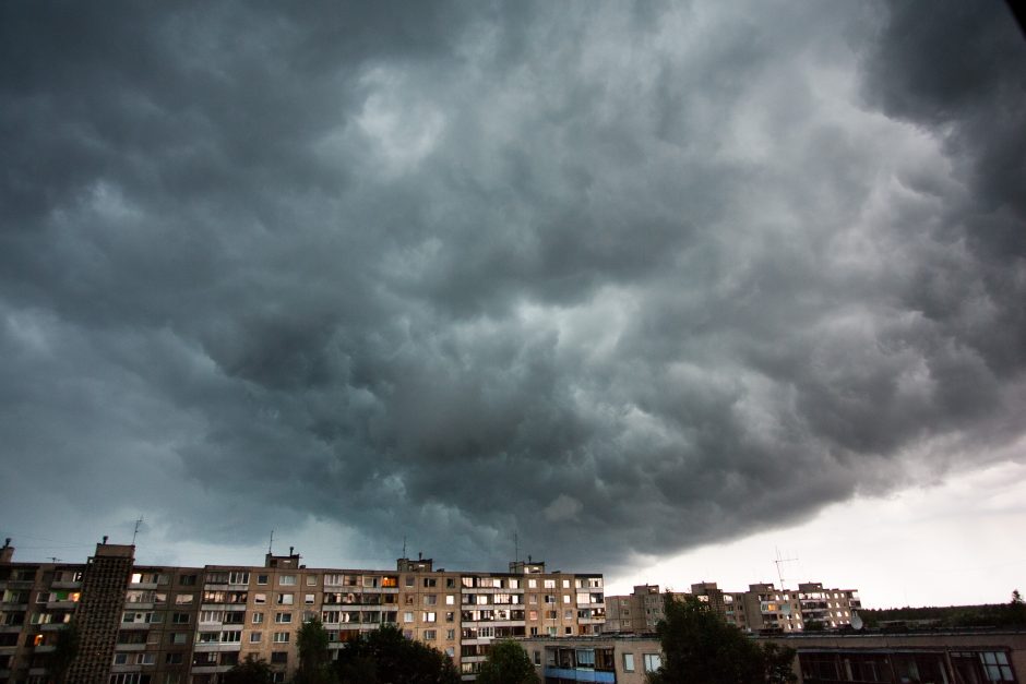 Šeštadienį sinoptikai prognozuoja škvalą