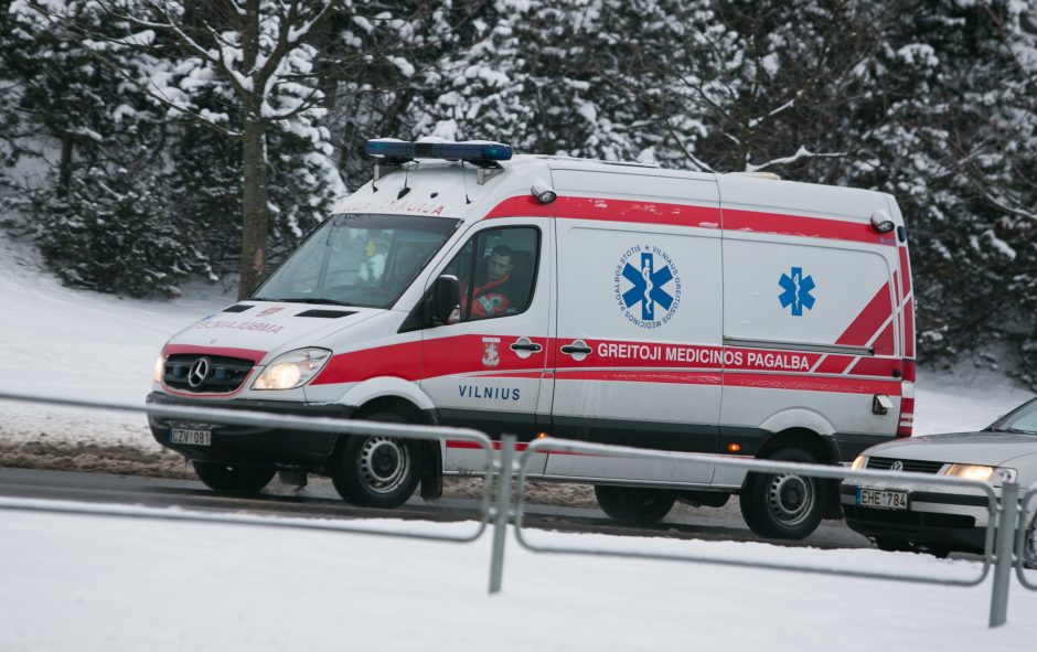 Į tarnybą vykusi FNTT pareigūnė perėjoje partrenkė vaiką