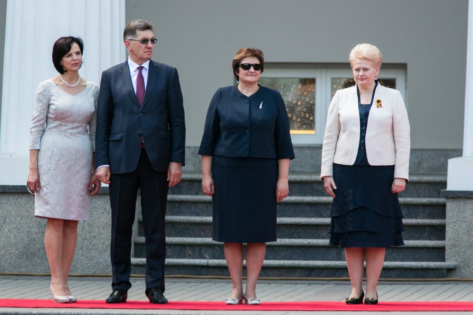 Šalies vadovai Valstybės dienos proga ragina branginti Lietuvą