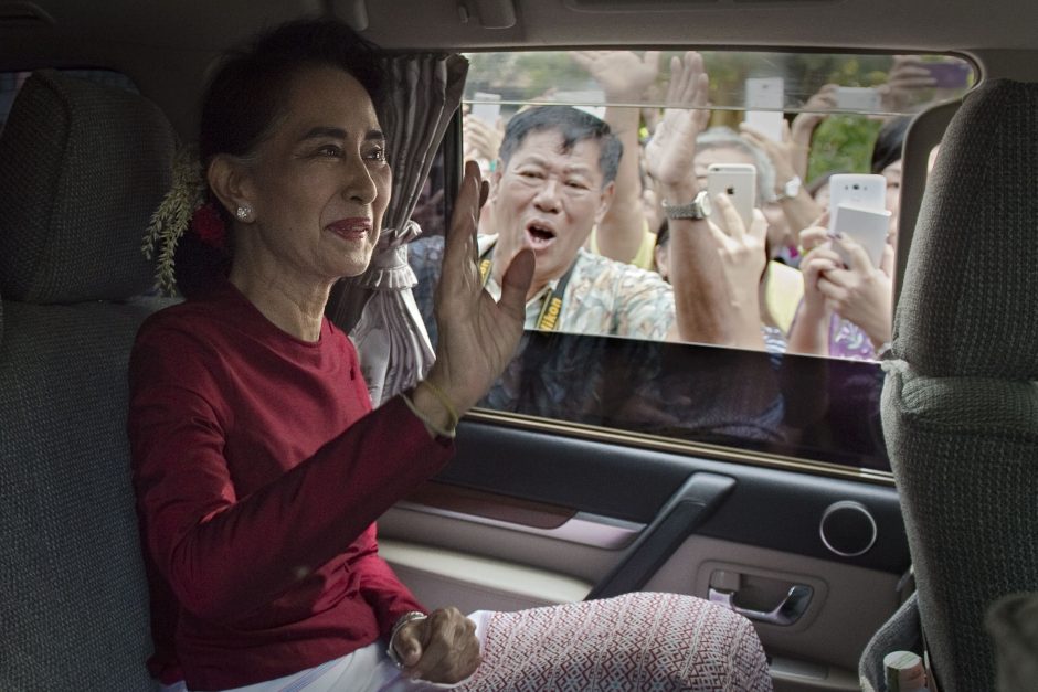 Rinkimai Mianmare: šalis turi vilties išsivaduoti iš armijos diktatūros