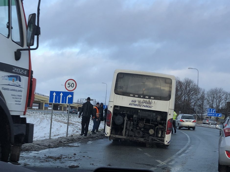 Keleivinis autobusas neįveikė Jakų žiedo