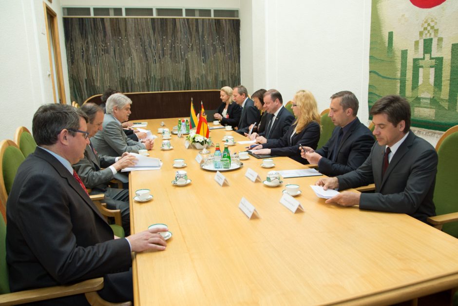 Ispanijos ministras Vilniuje agituoja už glaudesnius ES ryšius 
