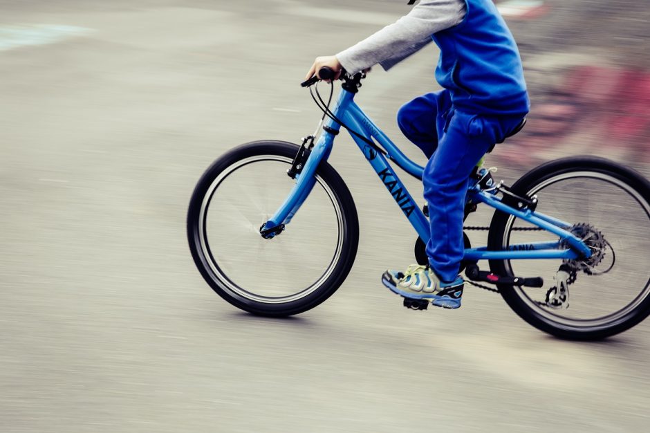 Nelaimė Vilniuje: paauglį su dviračiu kliudė iš aikštelės išvažiuojanti mašina