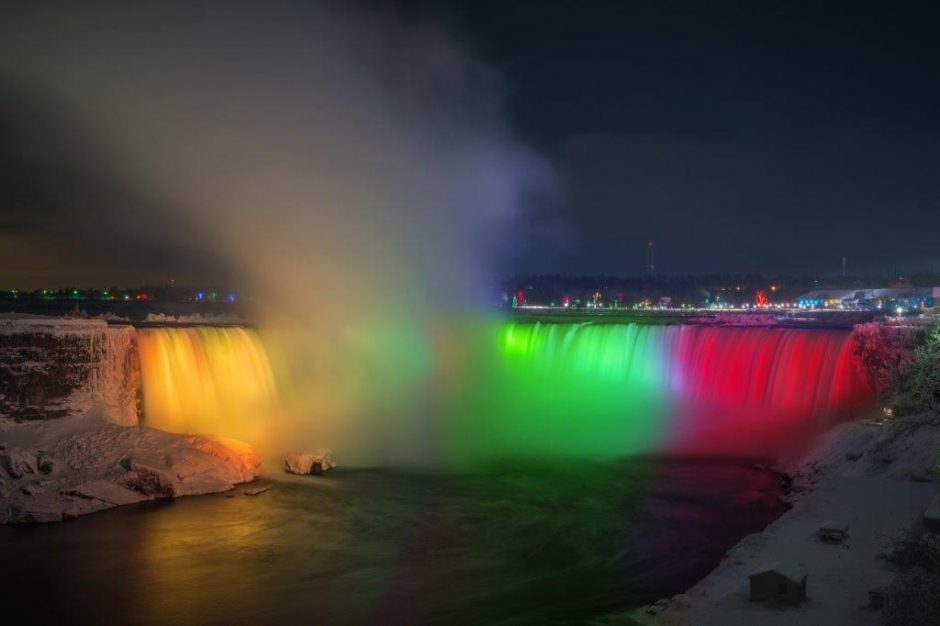 Pirmą kartą istorijoje Niagaros kriokliai nušvis Trispalvės spalvomis