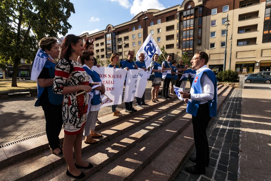 Piketuotojai piktinasi: kodėl dirbantys žmonės moka didžiausius mokesčius