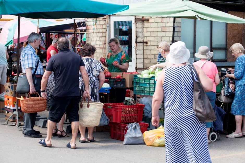 Kalvarijų turguje – sezoninių prekiautojų antplūdis