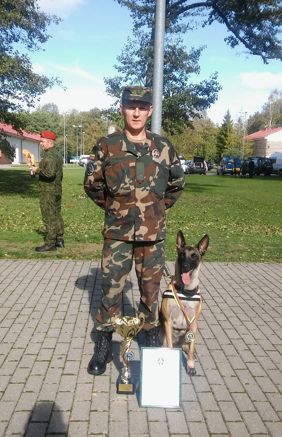 Geriausias tarnybinis šuo Lietuvoje puikiai užuodžia ginklus ir sprogmenis