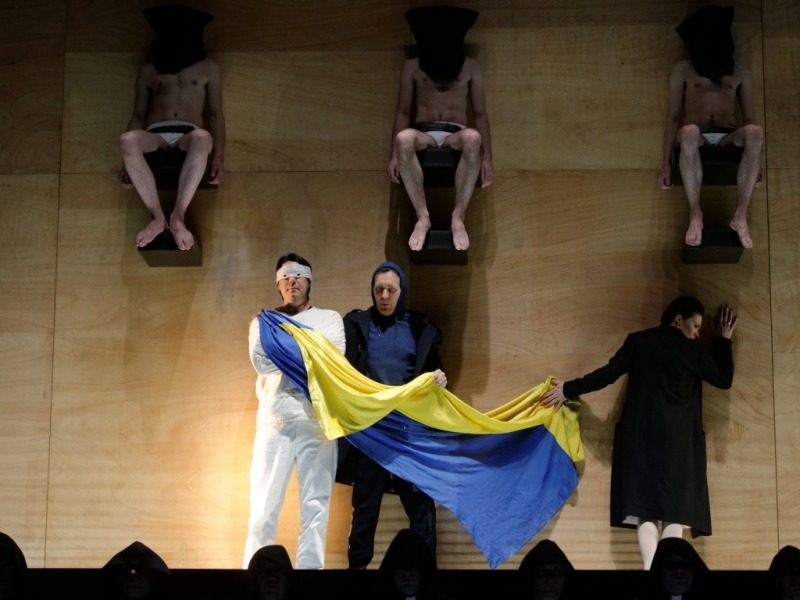 Opera „Don Karlas“ – legendinio scenografo L. Truikio kostiumų apsupty