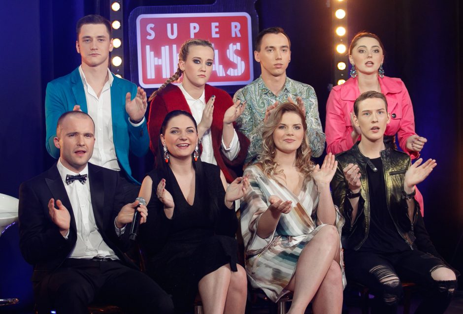 Realybės šou „Aš – superhitas“ dalyviai pasidavė intymioms glamonėms