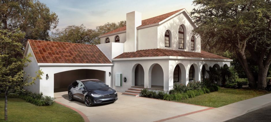 „Tesla“ įrengė saulės elementų stogus su amžina garantija