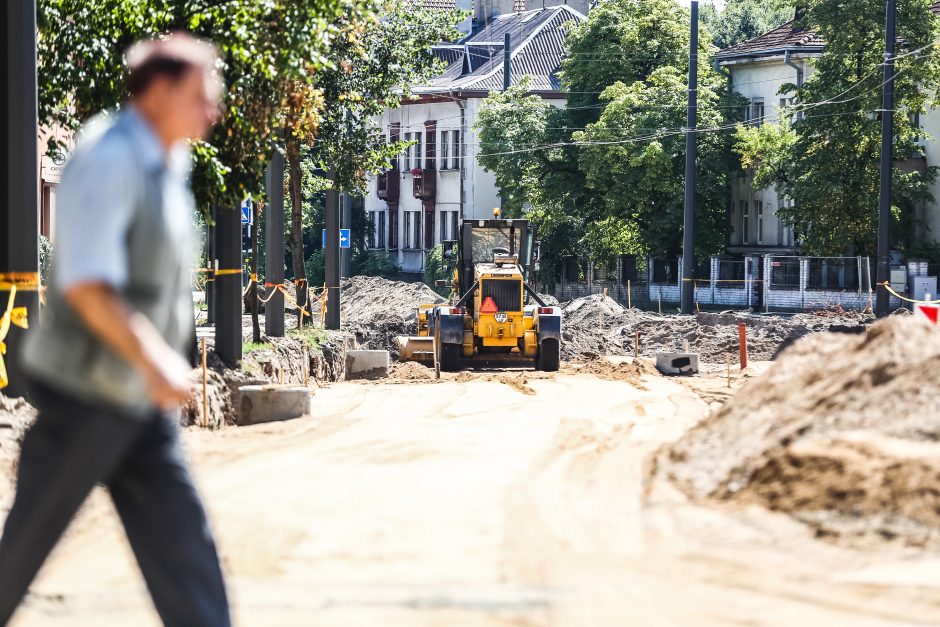 Karščio grimasos: oro kondicionieriais darbe turi pasirūpinti patys darbuotojai?