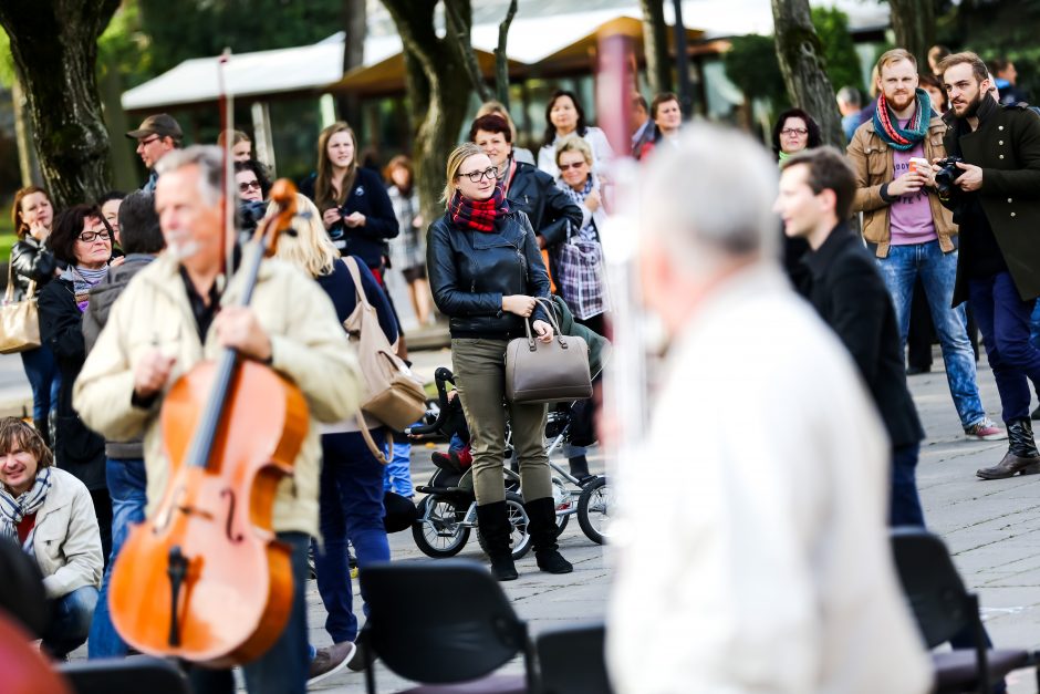 Kauno simfoninio orkestro pasirodymas Laisvės alėjoje