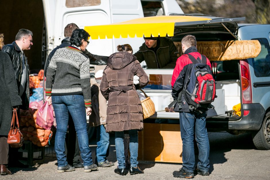 Ūkininkų turgelis pavasario spalvomis dar nenusidažė 