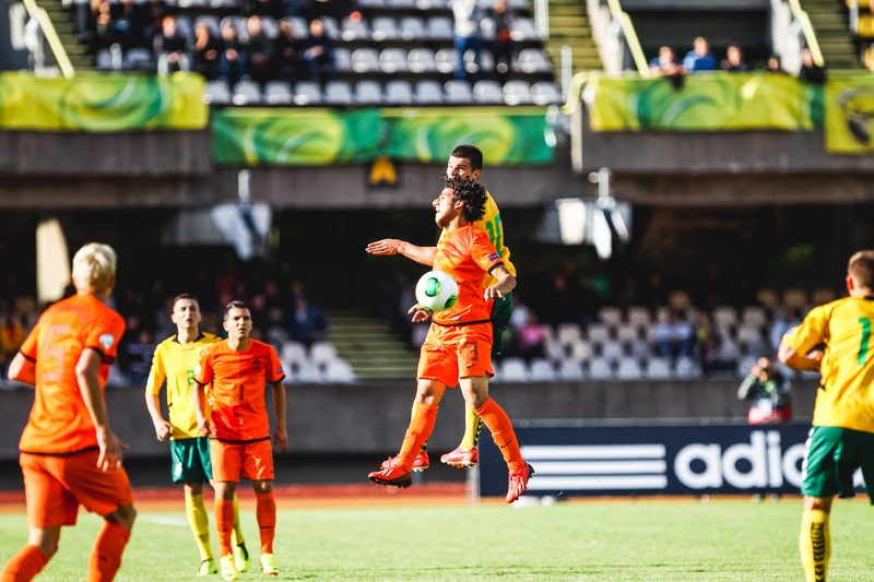 Olandų futbolininkai pergalę 2:3 išplėšė paskutinę akimirką (komentarai)