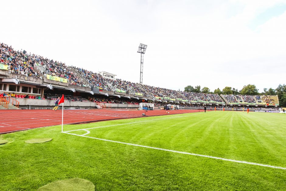 Olandų futbolininkai pergalę 2:3 išplėšė paskutinę akimirką (komentarai)