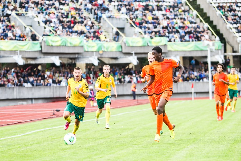 Olandų futbolininkai pergalę 2:3 išplėšė paskutinę akimirką (komentarai)