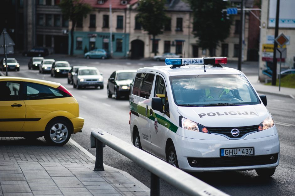 Avarija Parodos gatvėje: automobilis kliudė dviratininką