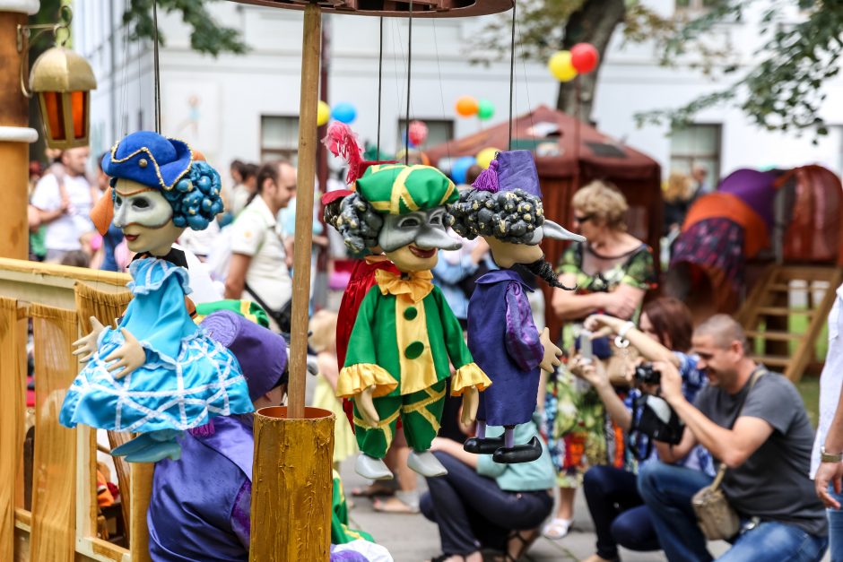 Kauno lėlių teatro prieigos virto Pasakų šalimi