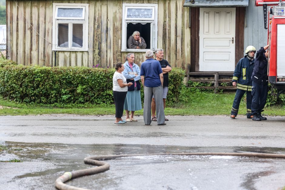 Sudegusios bažnyčios klebonas netiki, kad gaisras kilo dėl piktavalių žmonių