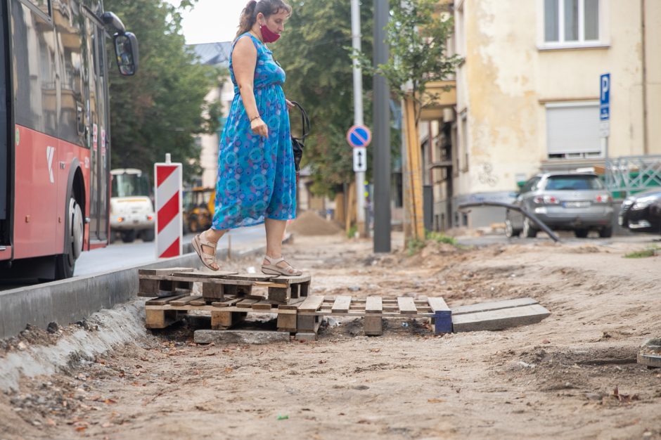 Kęstučio gatvės remonto pabaigos laukia ne tik vairuotojai, bet ir pėstieji