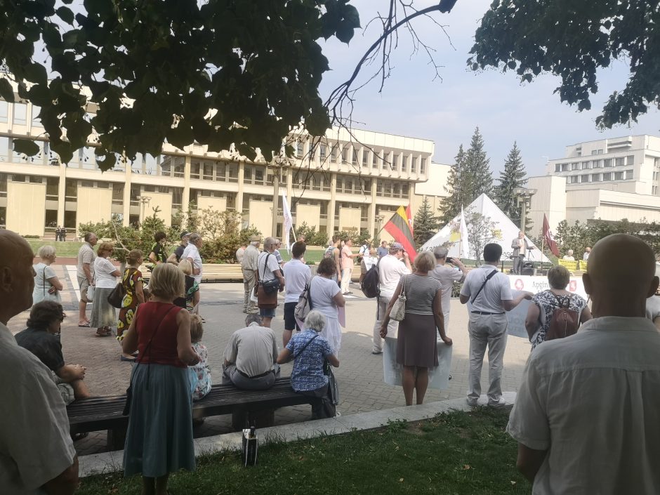Protestas prie Seimo: reikalauja užkirsti kelią į Lietuvą migrantams