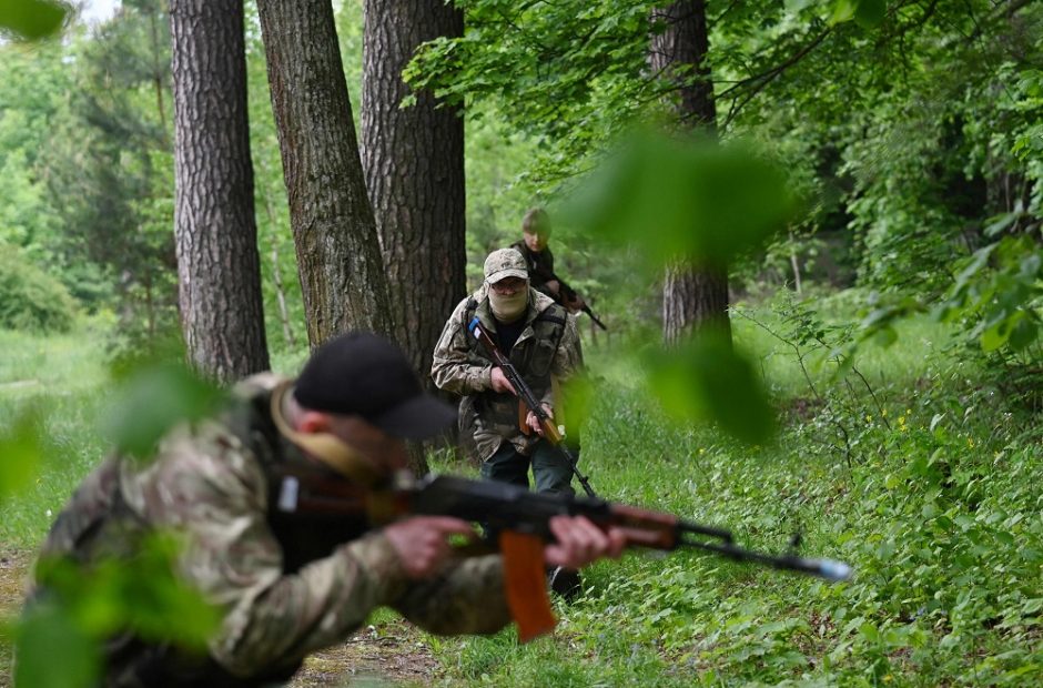 Karas: Ukraina atmeta susitarimą dėl paliaubų, Mykolajive nugriaudėjo sprogimai