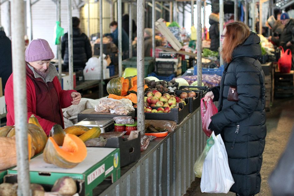 Žaliakalnio turgaus prekeivė: net ir prieš šventes niekas neperka žąsų ir ančių