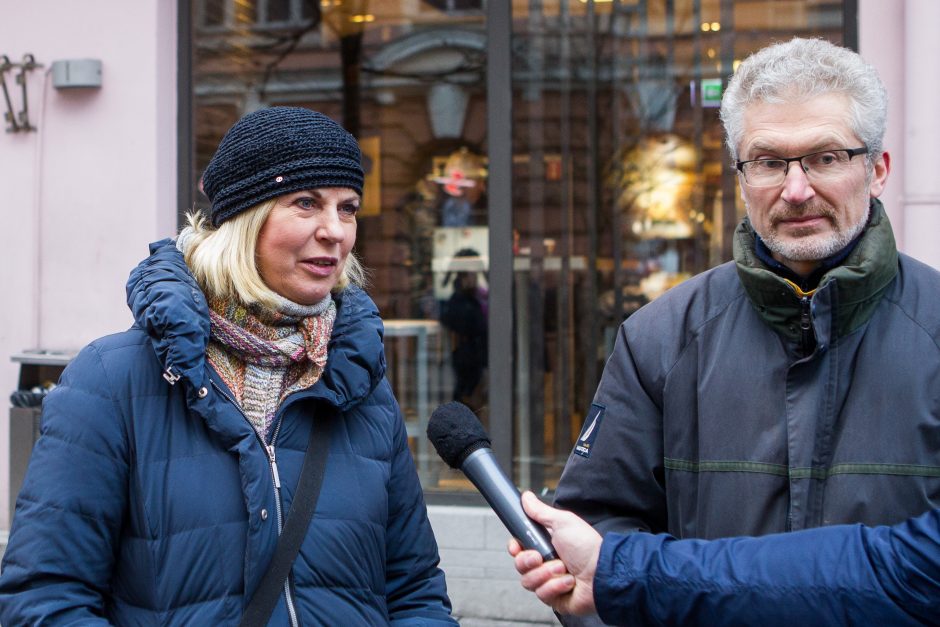 Tūkstančiai žmonių mitinge reikalavo didesnių algų mokytojams