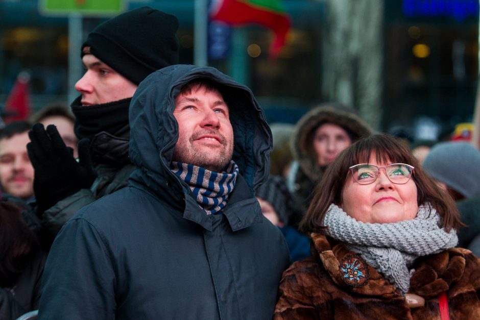 Tūkstančiai žmonių mitinge reikalavo didesnių algų mokytojams