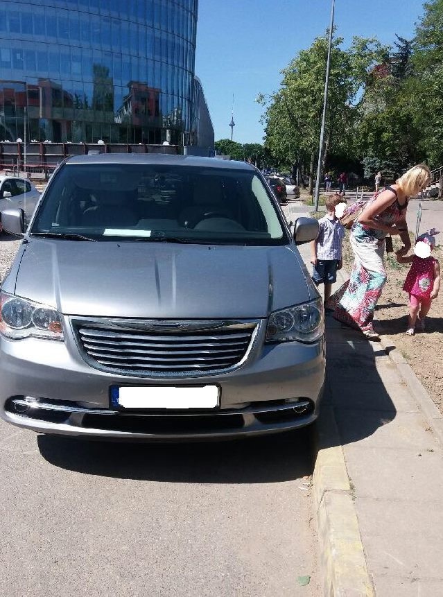 Sutriko ir policininkai: karštą dieną automobilyje palikti vaikai leipėjo