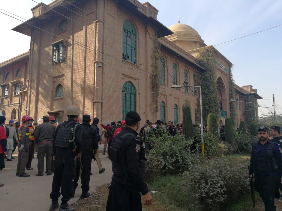 Teroristams užpuolus universitetą, žuvo devyni studentai