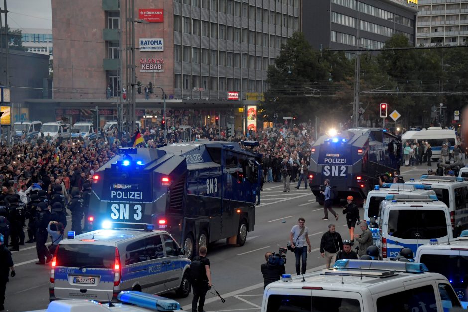 Vokietijoje per kraštutinių dešiniųjų protestą nukentėjo mažiausiai 20 žmonių 