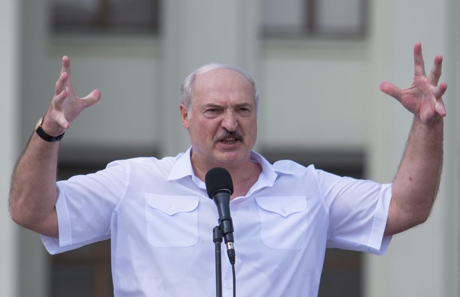 A. Lukašenka protestuotojus kaltina grasinimu pareigūnams ir jėgos struktūrų nariams