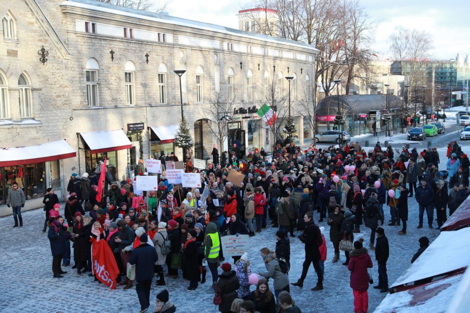 Estės surengė pirmąsias šalyje eitynes prieš diskriminaciją dėl lyties