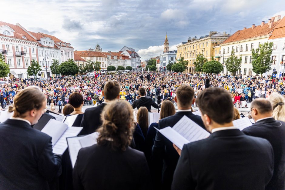 Lietuviai giedojo „Tautišką giesmę“