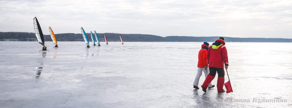 Europos „Ice-blokart“ ledrogių čempionate – ir gamtos pokštai