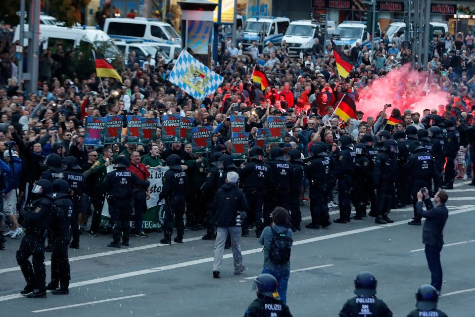 Vokietijoje per kraštutinių dešiniųjų protestą nukentėjo mažiausiai 20 žmonių 