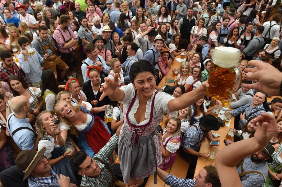 Didžiausioje alaus šventėje pasaulyje „Oktoberfest“ kainos kandžiojasi