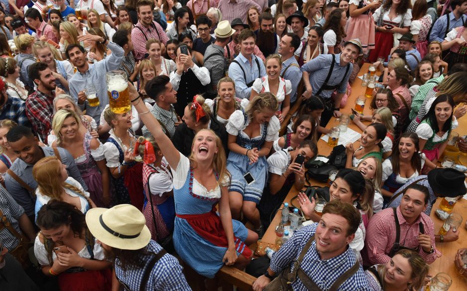 Didžiausioje alaus šventėje pasaulyje „Oktoberfest“ kainos kandžiojasi